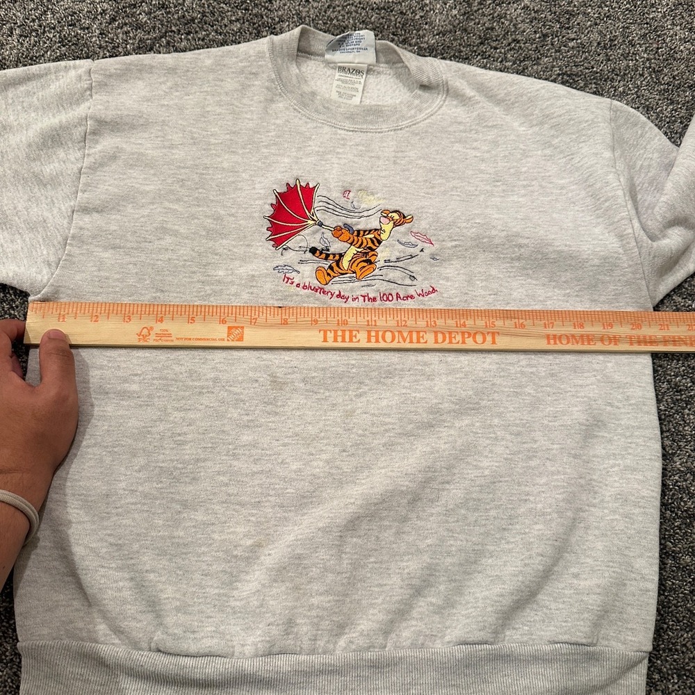 Vintage Disney Tigger Sweatshirt Mens Medium Gray Pooh 100 Acre Woods 90s USA - Picture 9 of 15